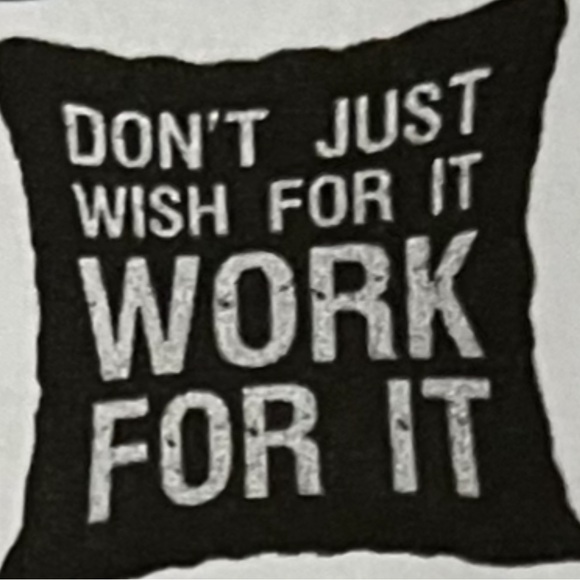 Meet your Posher, Dee - Picture 6 of 9